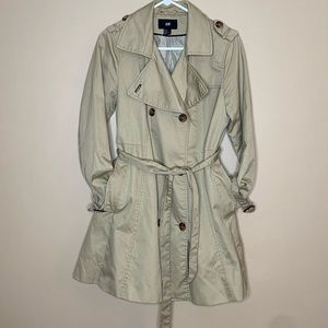 Tan H&M trench coat 🧥